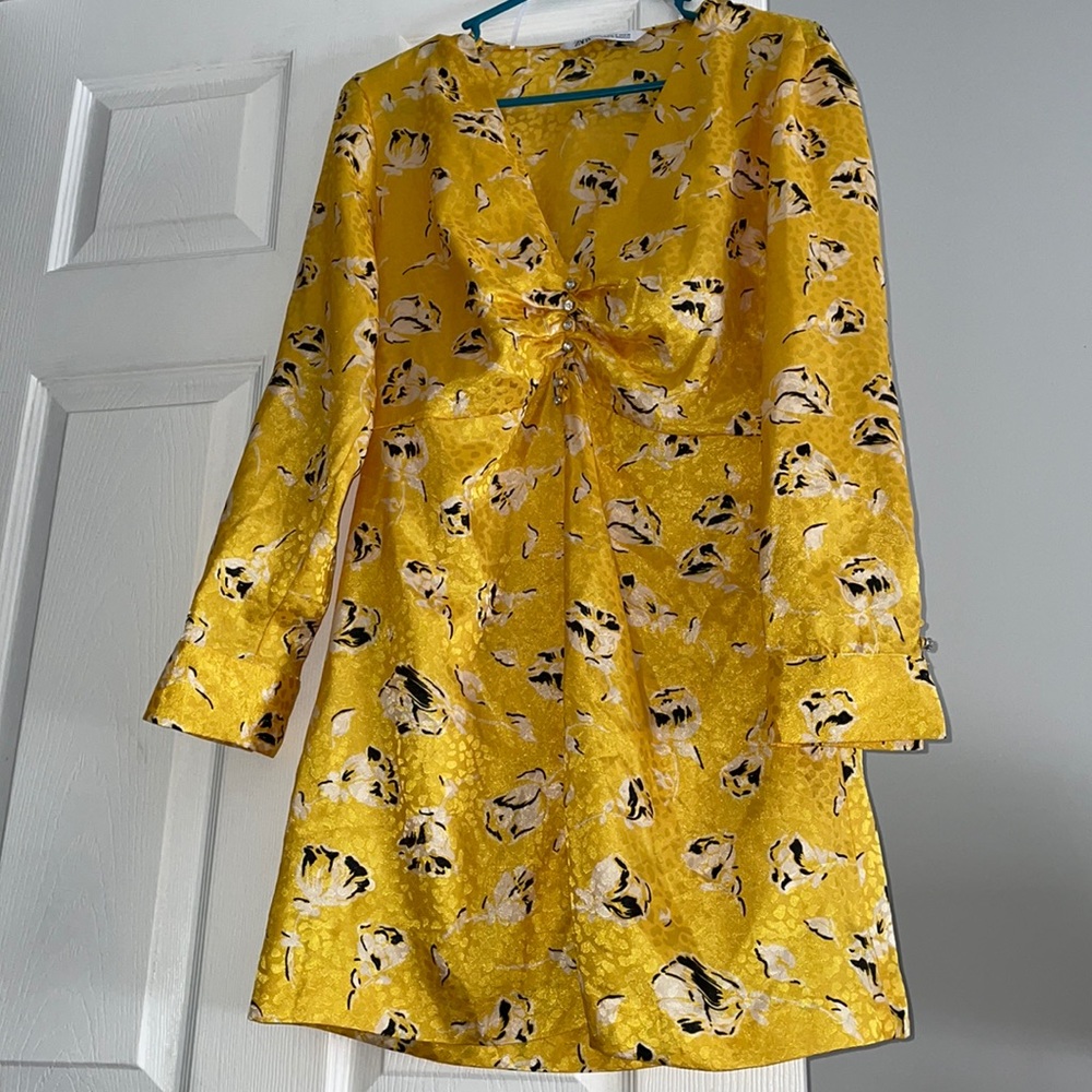 A NWNT Zaras yellow dress